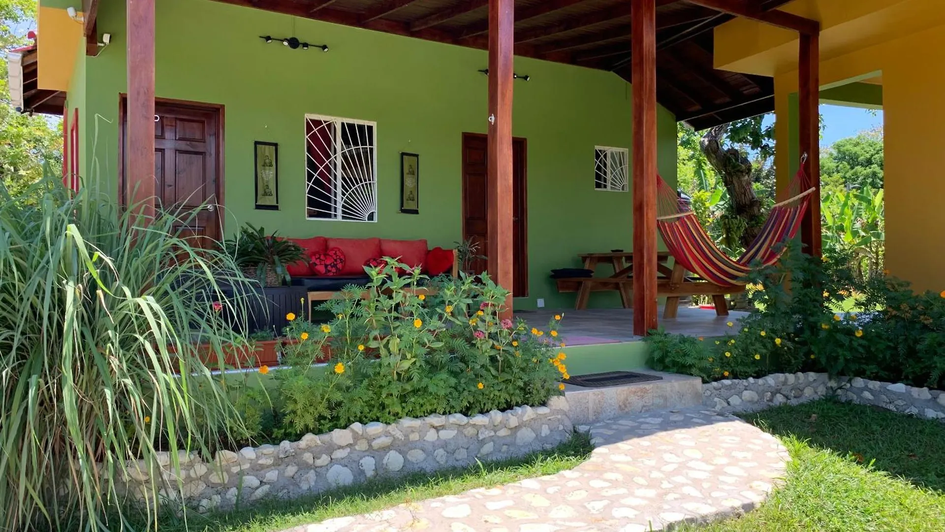 Green Queendom Farm And Lodging Oracabessa Jamaika